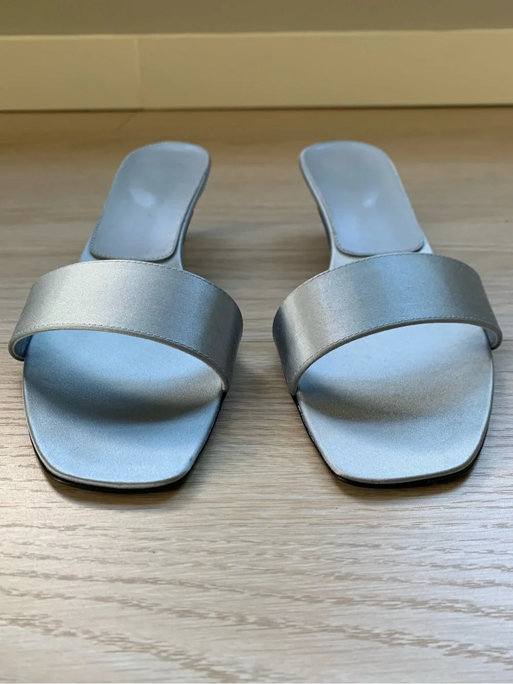Loulou Studio icy blue